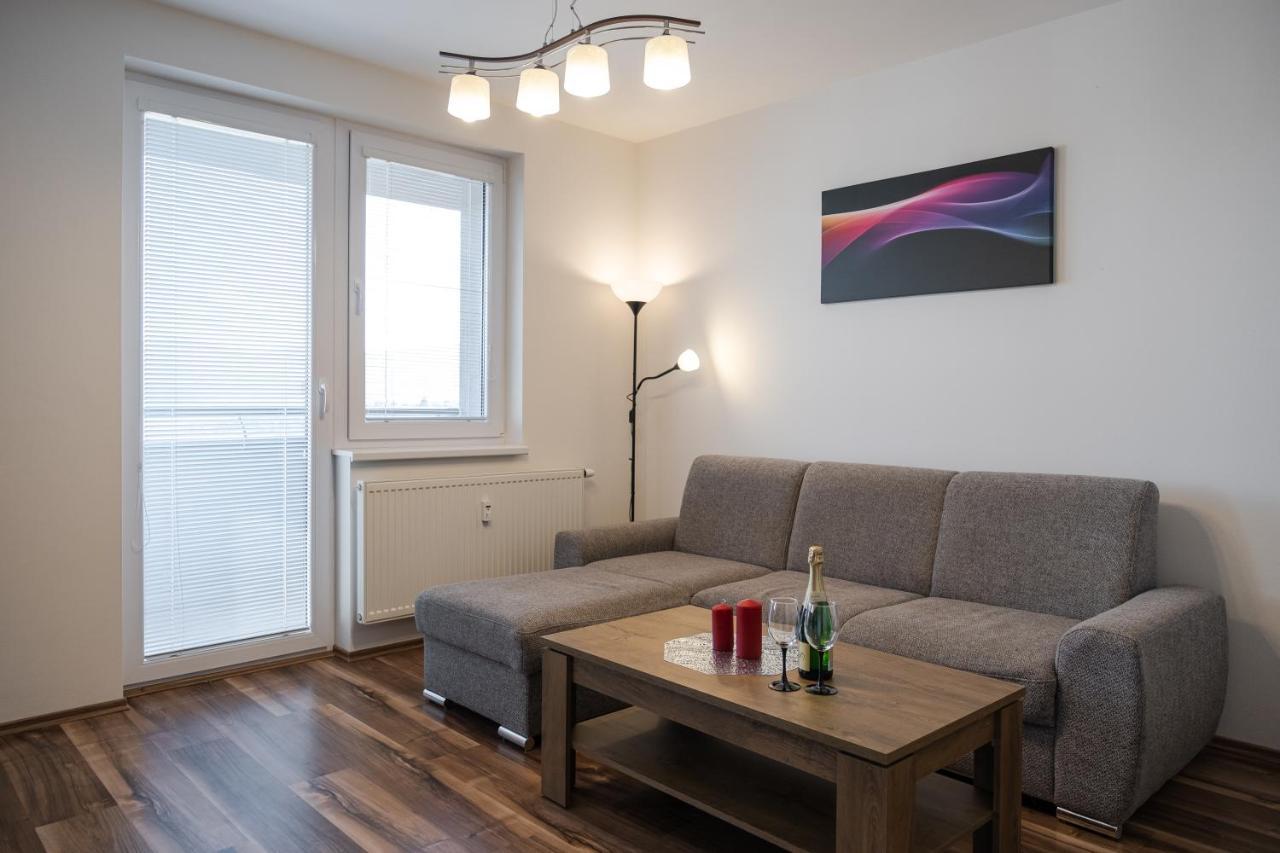 Sgl Apartment Liptovska With Free Parking Trencin Bagian luar foto
