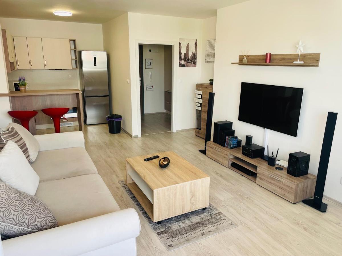 Sgl Apartment Liptovska With Free Parking Trencin Bagian luar foto